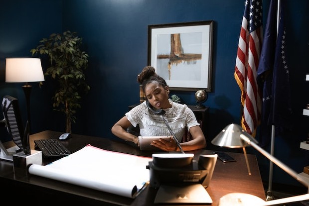 Ilustrasi perempuan/Foto: Pexels/RODNAE Productions