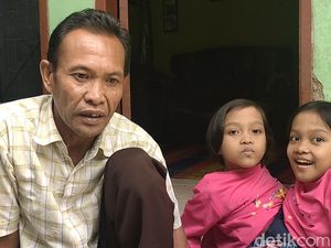Ketabahan Iwan, Ayah yang Urus Bocah Kembar Dempet Garut Ketabahan Iwan, Ayah yang Urus Bocah Kembar Dempet Garut