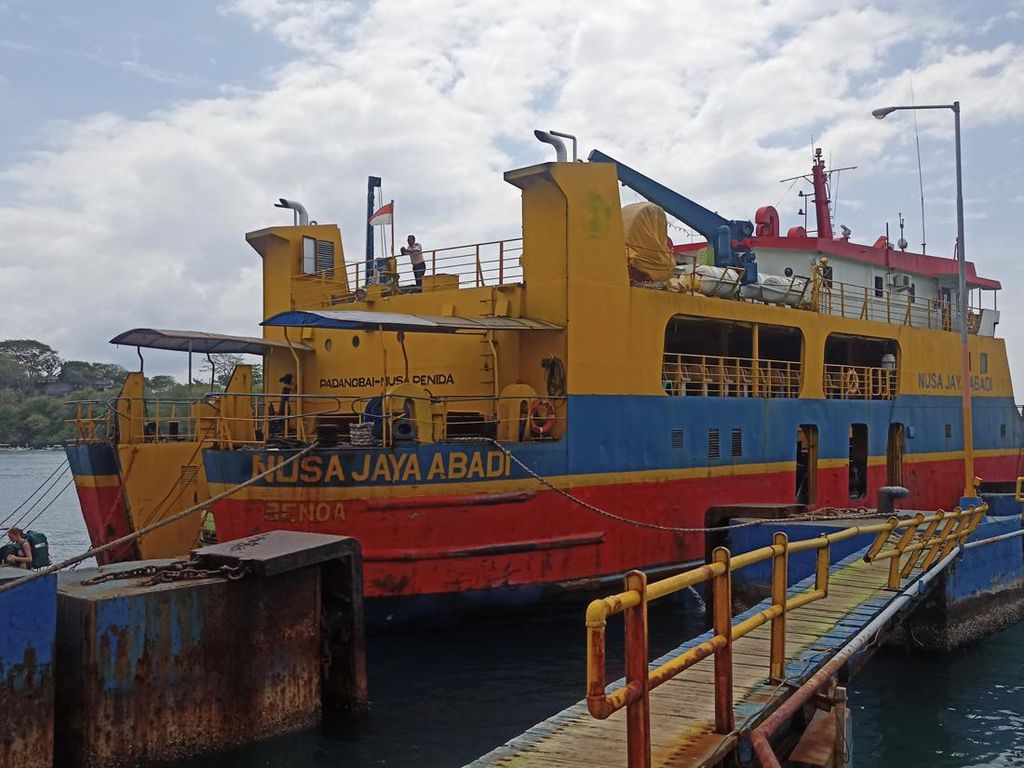 Heboh Penumpang Pelabuhan Padangbai-Nusa Penida Tak Boleh Menyeberang Heboh Penumpang Pelabuhan Padangbai-Nusa Penida Tak Boleh Menyeberang