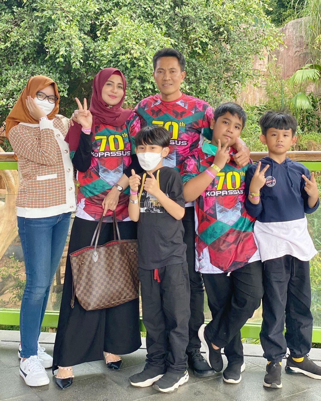 Keluarga Juliana Moechtar dan Letkol Inf Nur Wahyudi