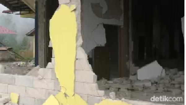 Potret Kerusakan Parah Akibat Gempa Tapanuli Utara