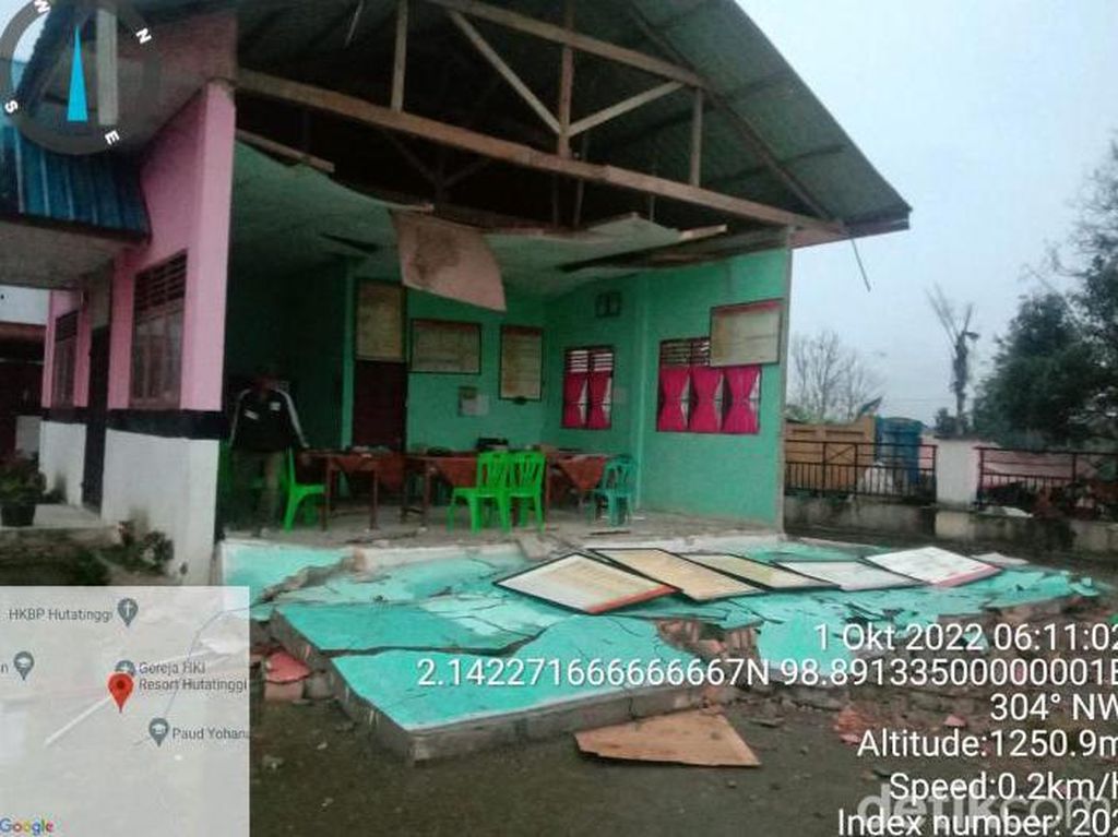 Potret Dampak Gempa M 6 di Taput: Warga Luka-TV Tabung Jatuh