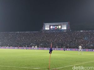 Kisah Loyalitas Bonek dan Aremania, Suporter Sepakbola Jawa Timur Kisah Loyalitas Bonek dan Aremania, Suporter Sepakbola Jawa Timur
