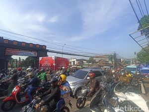 Lalin di Depan Monumen Pancasila Sakti Sempat Tersendat Usai Jokowi Tiba