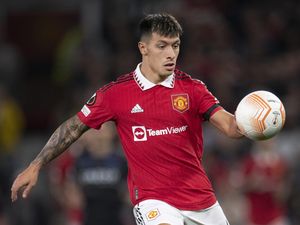 Ten Hag Tak Pernah Ragu Pada Lisandro Martinez