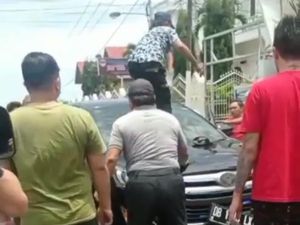 Mobil Bawa Anggota DPRD Solo Tabrak Bocah di Sulut! Mobil Bawa Anggota DPRD Solo Tabrak Bocah di Sulut!