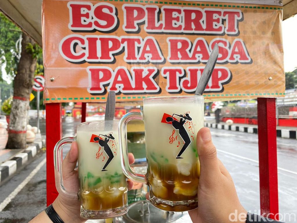 Manis Segar! Es Pleret Pak Tjip Khas Blitar Ini Rp 5.000 Saja Manis Segar! Es Pleret Pak Tjip Khas Blitar Ini Rp 5.000 Saja