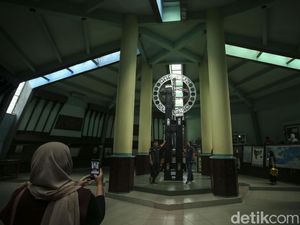 Melihat Lebih Dekat Tugu Khatulistiwa di Pontianak yang Membelah Dunia Melihat Lebih Dekat Tugu Khatulistiwa di Pontianak yang Membelah Dunia