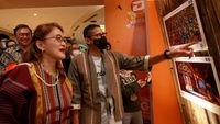 Momen Sandiaga Tinjau Pameran Salon Foto Indonesia