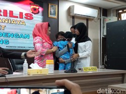 Haru! Bocah Korban Kekerasan di Cirebon Akhirnya Bertemu Ibu Kandung