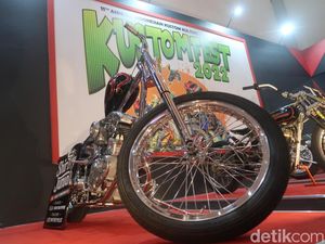 Shirley Junior Motor Flea RHCP Sedot Perhatian di Kustomfest 2022