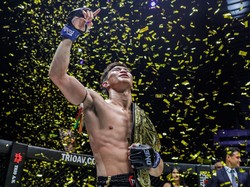 Kalahkan Petchmorakot, Tawanchai PK Juara ONE Featherweight Muaythai