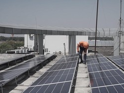 Ini Perbedaan Penggunaan BBM dan Panel Surya, Seberapa Hemat?