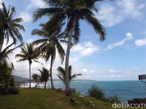 Nikmati Sunrise yang Merona Sambil Camping-Mancing di Pantai Benges Pacitan