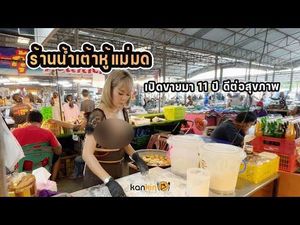 Tampil Seksi, Dagangan Wanita Ini Laris Manis