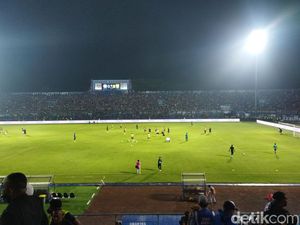 Line Up Arema FC Vs Persebaya: Marselino dan Abel Camara Starter Line Up Arema FC Vs Persebaya: Marselino dan Abel Camara Starter