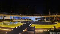 Taman Literasi Blok M Bertabur Cahaya di Malam Hari