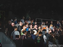 Nyanyi Lagu Nothing, The Script Telepon Mantan Salah Satu Penonton