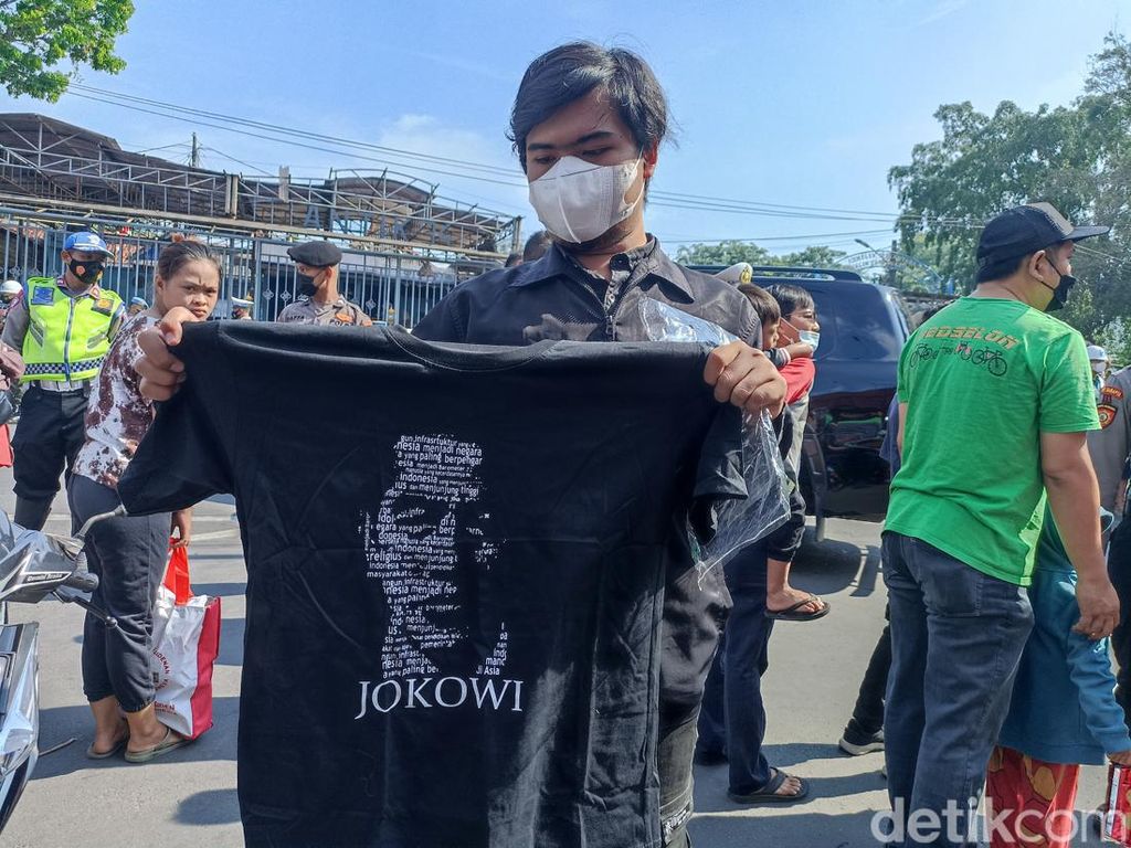 Senangnya Warga Dapat Bingkisan Presiden: Kita dan Pak Jokowi Menyatu