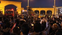 Kerusuhan yang terjadi karena bentrokan antara polisi dan suporter klub sepak bola Zamalek di Kairo, Mesir. Dalam tragedi ini, sebanyak 40 orang tewas dan puluhan orang luka-luka. Mayorita korban meninggal adalah anggota Ultra White Knights, suporter ‘garis keras’ Zamalek. (Reuters/Stringer)