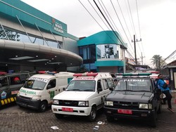 56 Ambulance di Malang Raya Hilir Mudik Bawa Korban Meninggal ke Rumah Duka