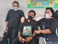 Jenazah Yafet Korban KKB Tiba di Manado, Anak Menangis Histeris-Pingsan