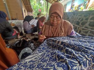 Batik Tulis Sukapura Khas Tasikmalaya, 1 Lembar Dikerjakan 10 Hari Batik Tulis Sukapura Khas Tasikmalaya, 1 Lembar Dikerjakan 10 Hari