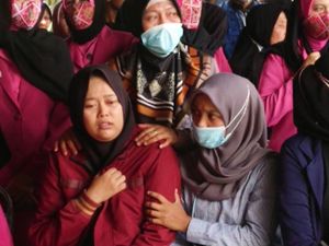 Tangis Haru Warnai Pemakaman Briptu Fajar Yoyok, Korban Tragedi Kanjuruhan