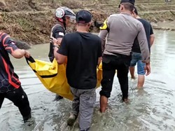 Terpeleset dari Jembatan 2 Warga Sukabumi Hanyut di Sungai, Satu Tewas