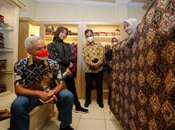 Ganjar Terkesan Kampung Batik Kauman: Tak Hanya Beli, tapi Bisa Belajar