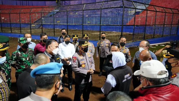 Kapolri Jenderal Listyo Sigit Prabowo meninjau langsung lokasi tragedi Kanjuruhan