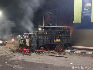 Kesaksian Polisi Bawa Korban Kanjuruhan yang Lolos dari Amukan Suporter Kesaksian Polisi Bawa Korban Kanjuruhan yang Lolos dari Amukan Suporter