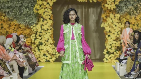 10 Karya Ayu Dyah Andari x Batik Trusmi Sambut Hari Batik Nasional 2022