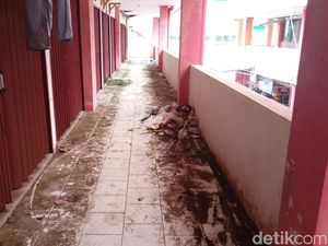 Pusat Belanja Pantai Pangandaran yang Ditinggal Pembeli dan Pedagang