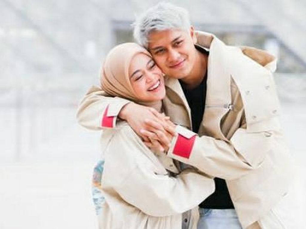 Paman Menangis Dengar Lesti Kejora Jadi Korban KDRT Rizky Billar Paman Menangis Dengar Lesti Kejora Jadi Korban KDRT Rizky Billar