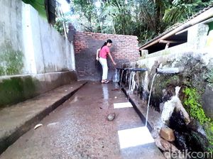 Mata Air Cikahuripan yang Kerap Didatangi Calon Kades-Caleg Mata Air Cikahuripan yang Kerap Didatangi Calon Kades-Caleg