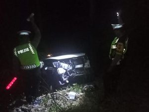 Mobil WNA Ukraina Terperosok ke Jurang Sedalam 15 Meter di Buleleng