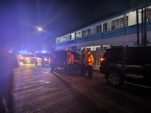 Polres Bogor Gelar Patroli Cegah Gangster, Sejumlah Kerumunan Dibubarkan