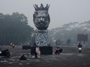 Foto-foto Tragedi Kanjuruhan yang Tewaskan Ratusan Orang