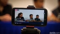 Presiden RI Joko Widodo (Jokowi) sudah menginstruksikan bahwa Liga 1 harus dihentikan sampai batas waktu tak ditentukan sampai ada evaluasi menyeluruh. Penyebabnya, tragedi Kanjuruhan usai Arema FC vs Persebaya Surabaya yang sementara ini memakan korban jiwa 130 orang. 