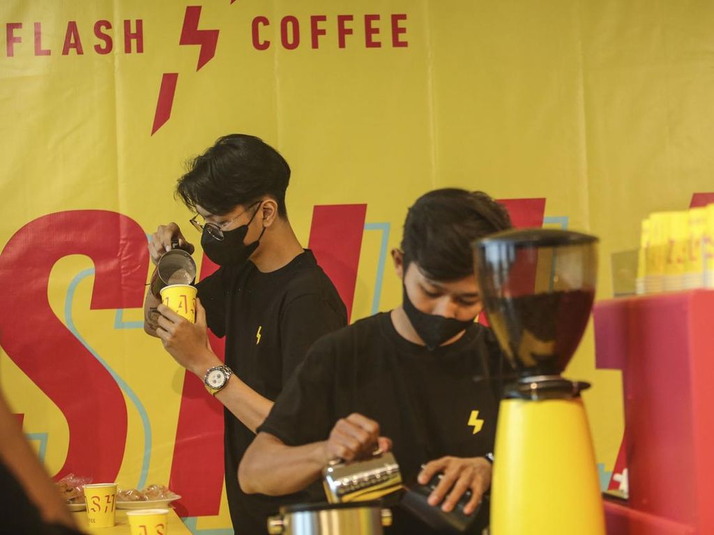 Puluhan Barista Ikuti Kompetisi Latte Art di Jakarta Puluhan Barista Ikuti Kompetisi Latte Art di Jakarta