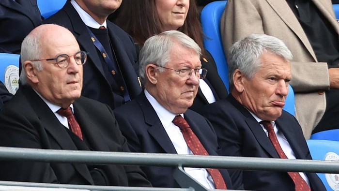 MANCHESTER, ENGLAND - OCTOBER 02: Chief executive of Manchester United Richard Arnold, former chief executive of Manchester United David Gill and Sir Alex Ferguson look dejected during the Premier League match between Manchester City and Manchester United at Etihad Stadium on October 2, 2022 in Manchester, United Kingdom. (Photo by Simon Stacpoole/Offside/Offside via Getty Images)