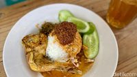 Makan Nasi Padang di Kantin Langganan Pilot Ini Cuma Rp 25.000