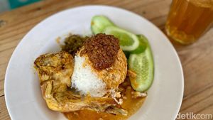 Makan Nasi Padang di Kantin Langganan Pilot Ini Cuma Rp 25.000