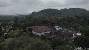 Rumah Sakit Ini Berdiri di Tengah Bukit Vandering, Kalbar