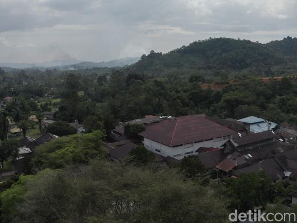 Rumah Sakit Ini Berdiri di Tengah Bukit Vandering, Kalbar