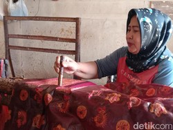 Perjuangan dan Kecintaan di Balik Kelestarian Batik Indramayu