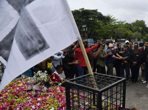 Tangis Warga Malang dalam Tragedi Kanjuruhan, Berharap Tak Terulang