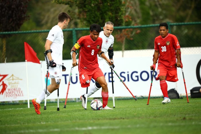 Pertandingan kedua Grup C Piala Dunia Amputasi 2022 mempertemukan Indonesia vs Inggris. Laga berlangsung di TFF Riva Facility, Turki, Minggu 2 Oktober 2022.