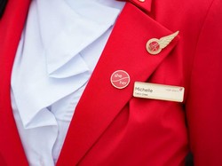 Setelah Kru Bebas Bertato, Maskapai Ini Kini Berseragam Netral Gender